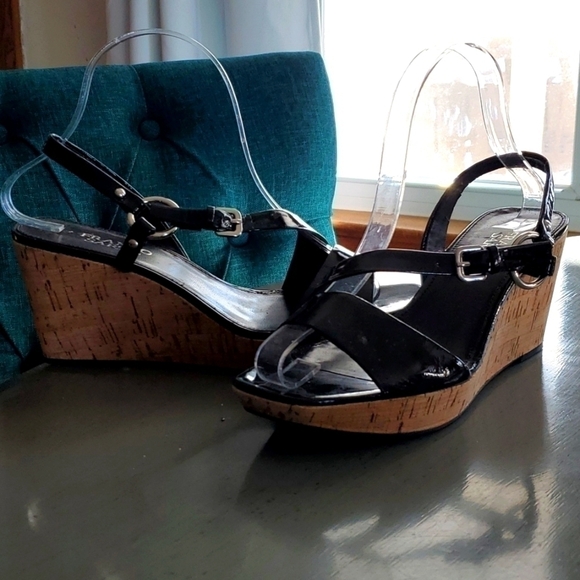 Franco Sarto- NWOB Women's Black strappy wedge Sandal heels Size 8 - Picture 3 of 8